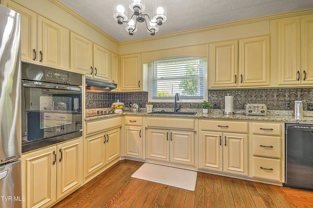 1825 Pinebrook Drive, Kingsport, TN 37660
