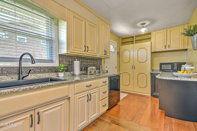 1825 Pinebrook Drive, Kingsport, TN 37660