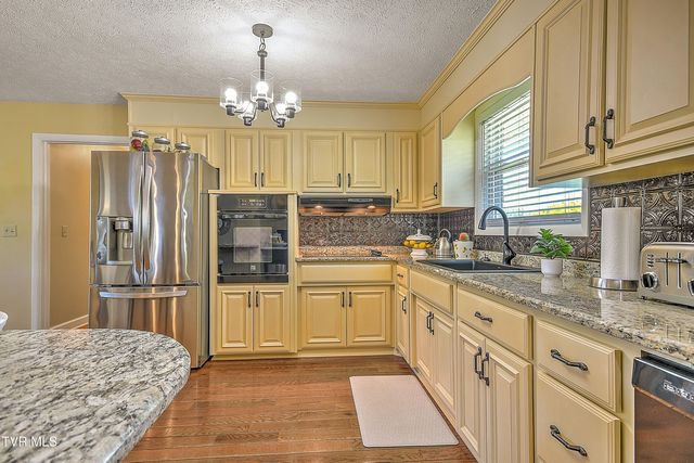 1825 Pinebrook Drive, Kingsport, TN 37660