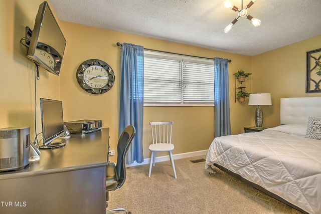 1825 Pinebrook Drive, Kingsport, TN 37660