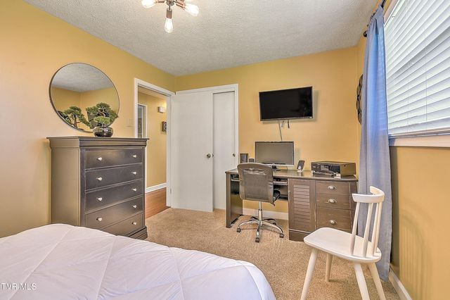 1825 Pinebrook Drive, Kingsport, TN 37660