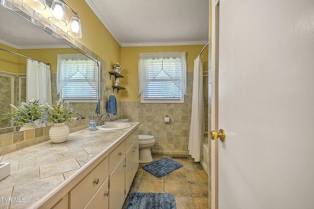 1825 Pinebrook Drive, Kingsport, TN 37660