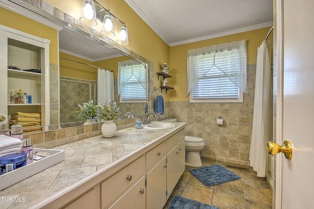 1825 Pinebrook Drive, Kingsport, TN 37660