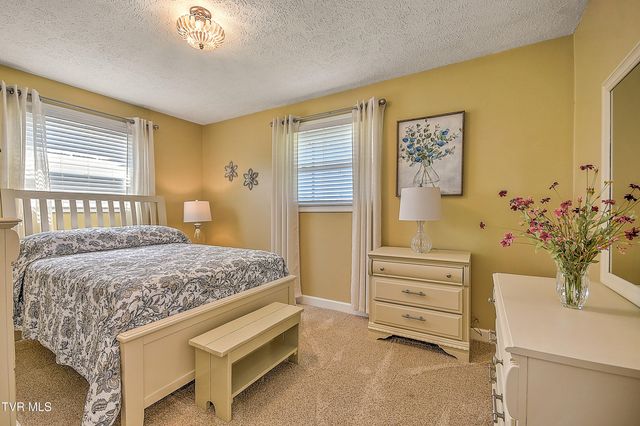 1825 Pinebrook Drive, Kingsport, TN 37660