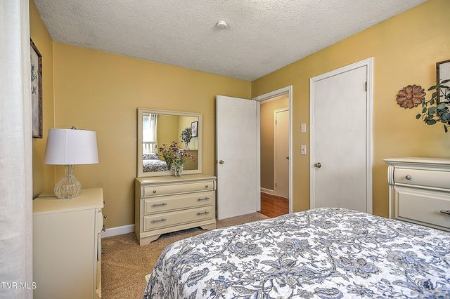 1825 Pinebrook Drive, Kingsport, TN 37660