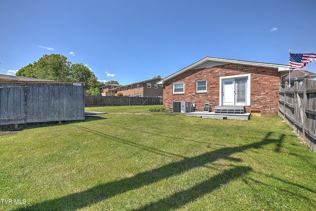 1825 Pinebrook Drive, Kingsport, TN 37660