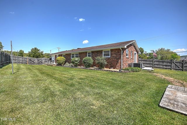 1825 Pinebrook Drive, Kingsport, TN 37660