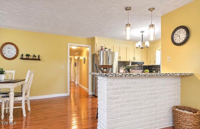 1825 Pinebrook Drive, Kingsport, TN 37660