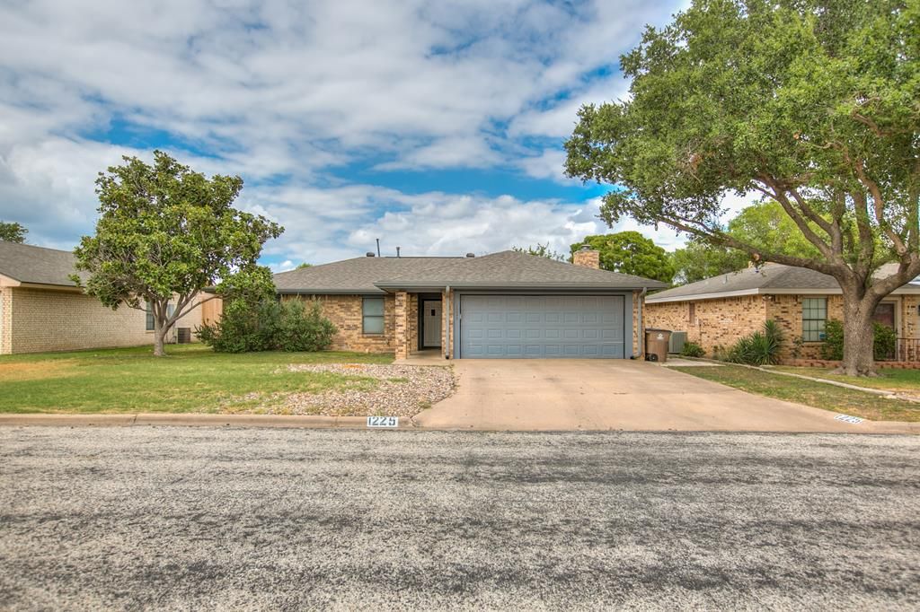 Image 1 of property listing at 1225 Rita Circle, San Angelo, TX 76905