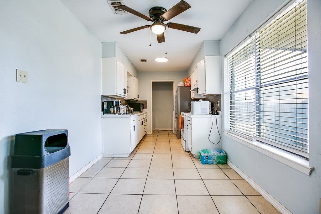 Image 6 of property listing at 1225 Rita Circle, San Angelo, TX 76905
