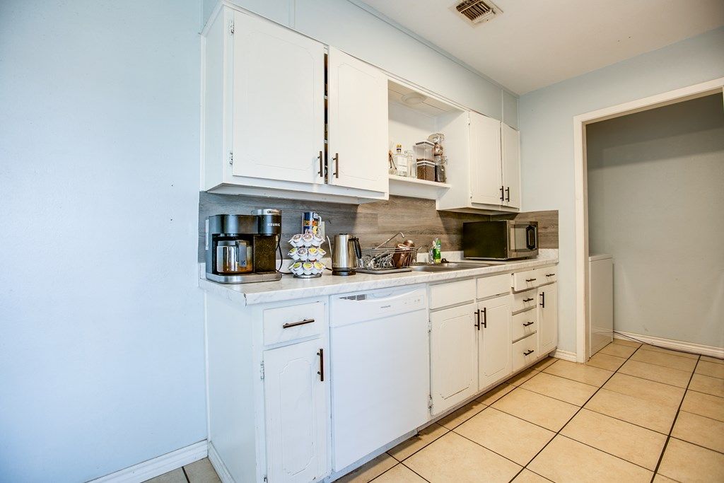 Image 7 of property listing at 1225 Rita Circle, San Angelo, TX 76905
