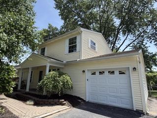 815 Manzano Drive, Wolverine Lake Village, MI 48390