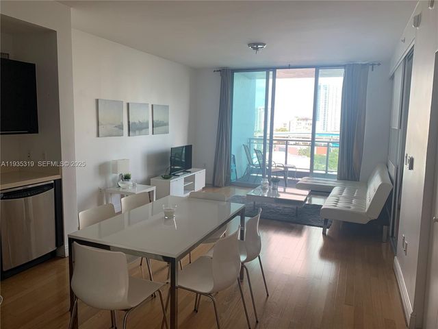 90 SW 3rd St 1211, Miami, FL 33130