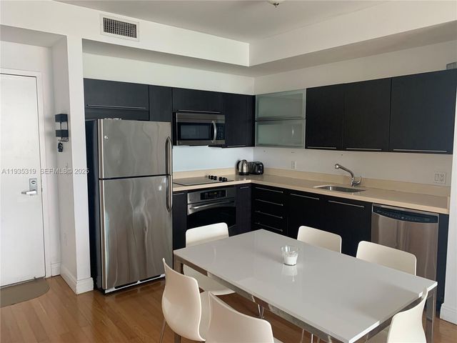 90 SW 3rd St 1211, Miami, FL 33130