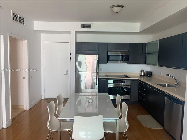 90 SW 3rd St 1211, Miami, FL 33130