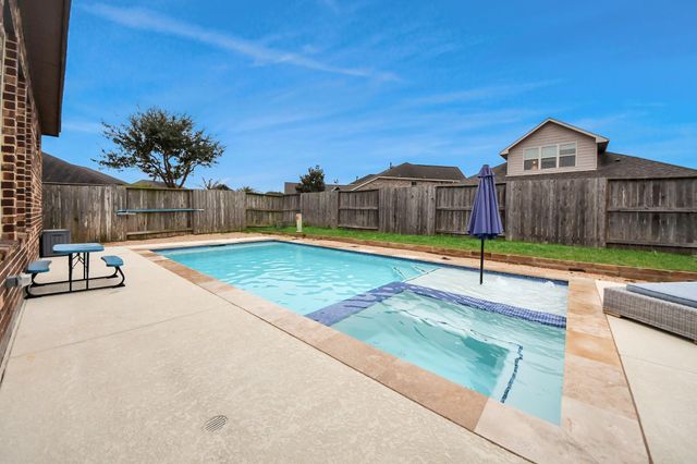 2211 Tonkawa Trail, Katy, TX 77493