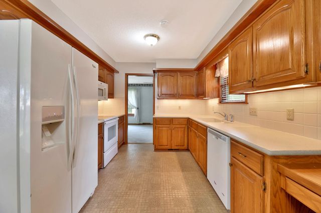 1955 S Cooper St, Wichita, KS 67207