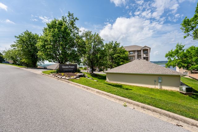 730 Emerald Pointe Drive 235, Hollister, MO 65672