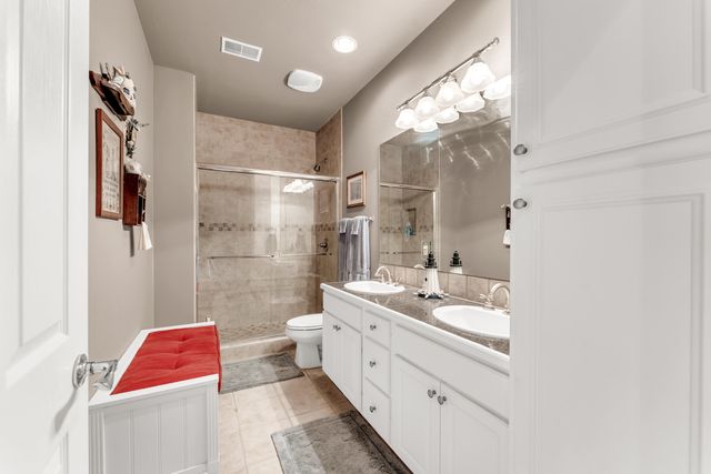 730 Emerald Pointe Drive 235, Hollister, MO 65672