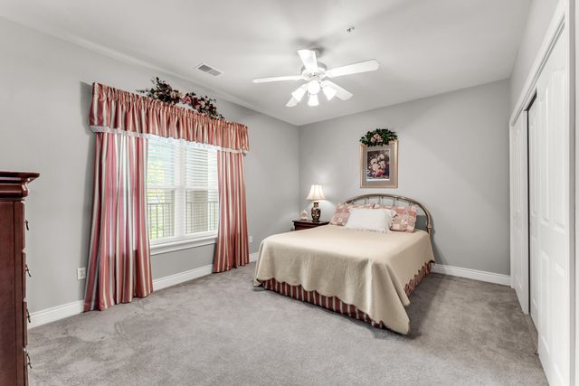 730 Emerald Pointe Drive 235, Hollister, MO 65672