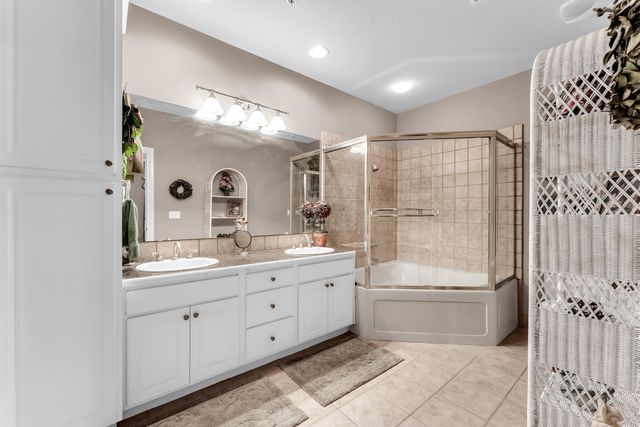 730 Emerald Pointe Drive 235, Hollister, MO 65672