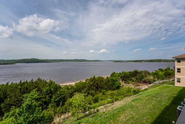 730 Emerald Pointe Drive 235, Hollister, MO 65672