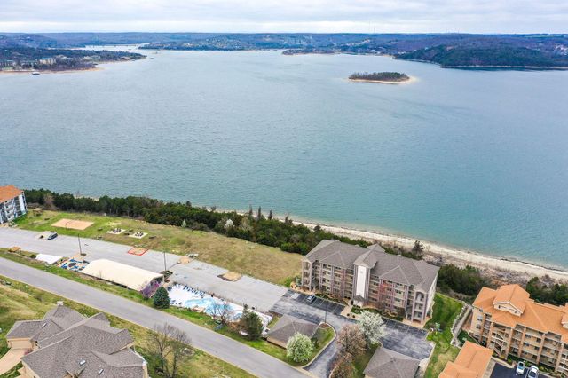 730 Emerald Pointe Drive 235, Hollister, MO 65672
