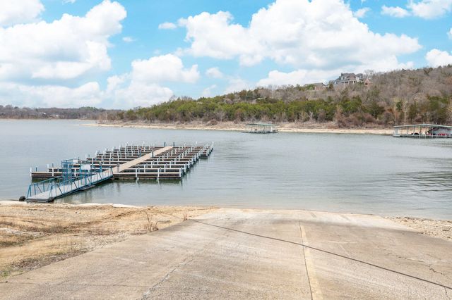 730 Emerald Pointe Drive 235, Hollister, MO 65672