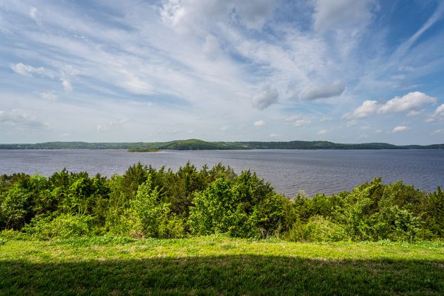 730 Emerald Pointe Drive 235, Hollister, MO 65672