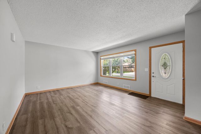 2910 114th Avenue NW, Coon Rapids, MN 55433