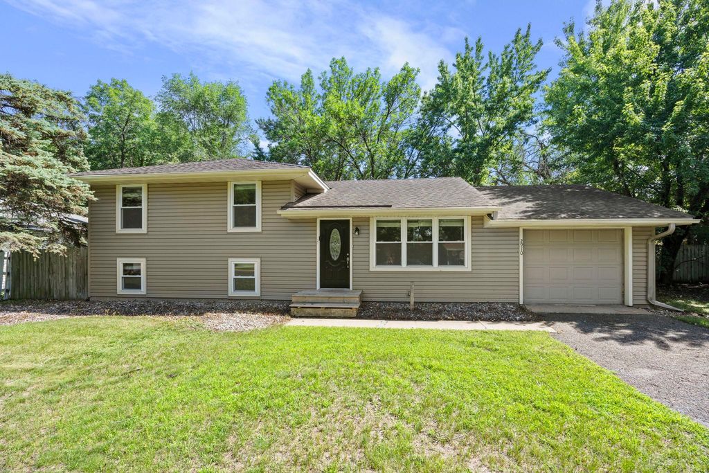 2910 114th Avenue NW, Coon Rapids, MN 55433