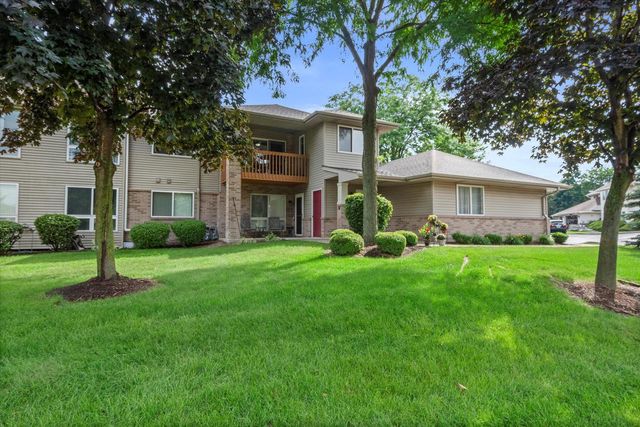 4901 W Maple Leaf CIRCLE, Greenfield, WI 53220