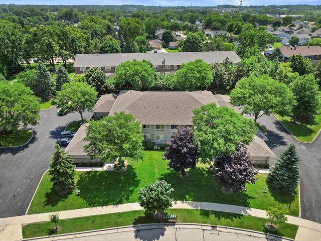4901 W Maple Leaf CIRCLE, Greenfield, WI 53220