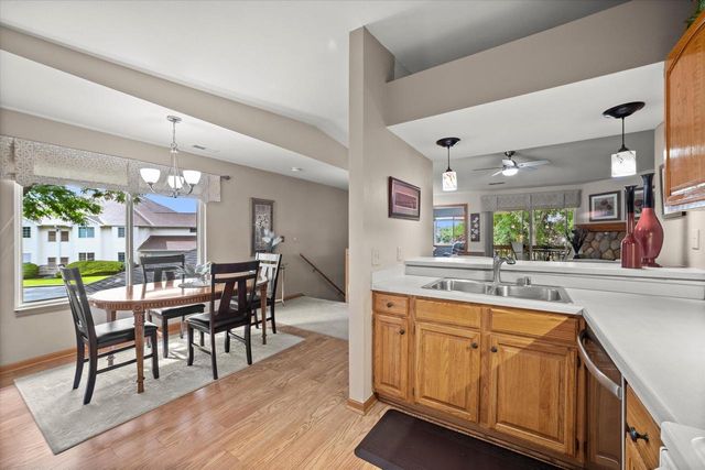 4901 W Maple Leaf CIRCLE, Greenfield, WI 53220