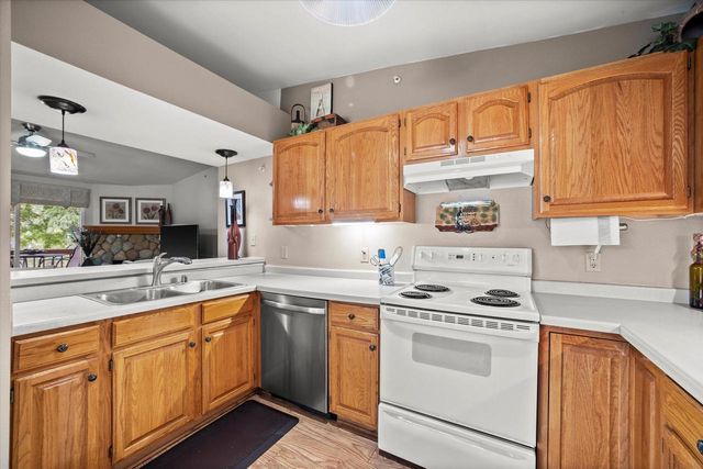 4901 W Maple Leaf CIRCLE, Greenfield, WI 53220