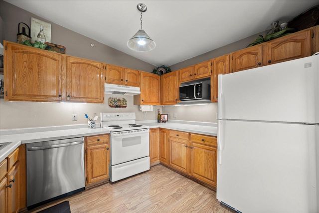 4901 W Maple Leaf CIRCLE, Greenfield, WI 53220