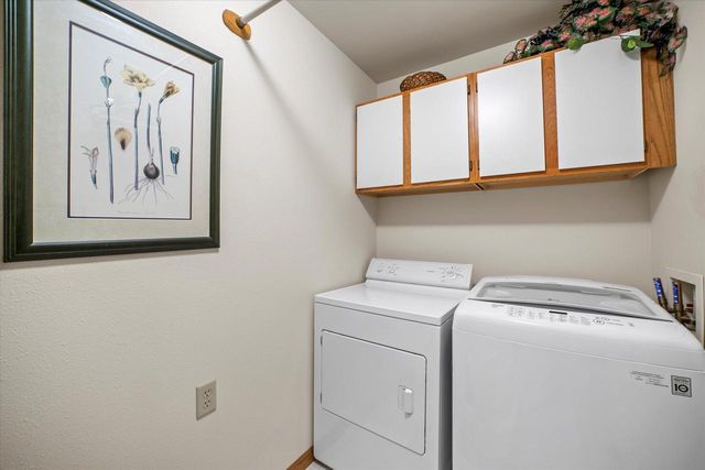 4901 W Maple Leaf CIRCLE, Greenfield, WI 53220