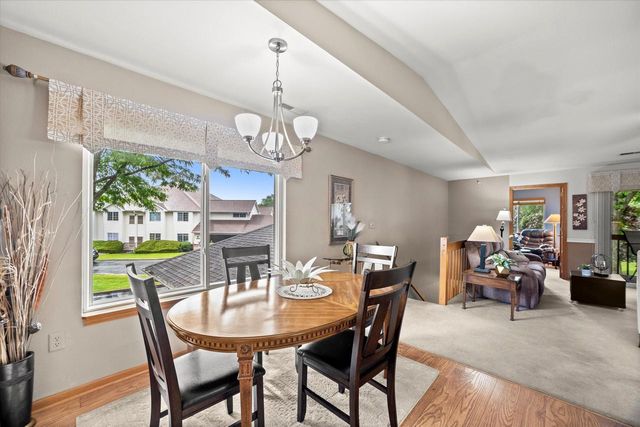 4901 W Maple Leaf CIRCLE, Greenfield, WI 53220