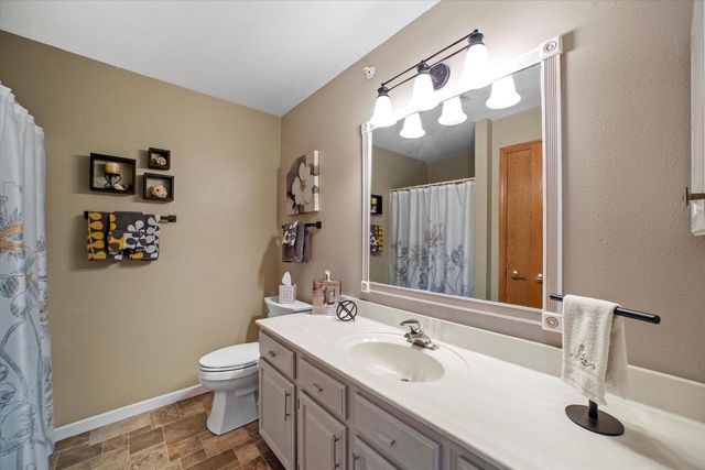 4901 W Maple Leaf CIRCLE, Greenfield, WI 53220