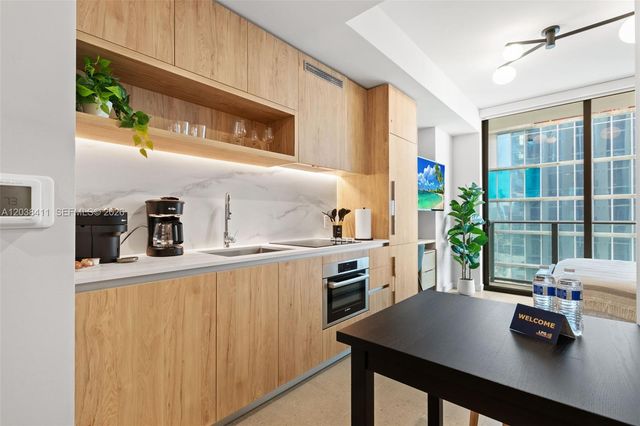 11 NE 6th St 2406, Miami, FL 33132