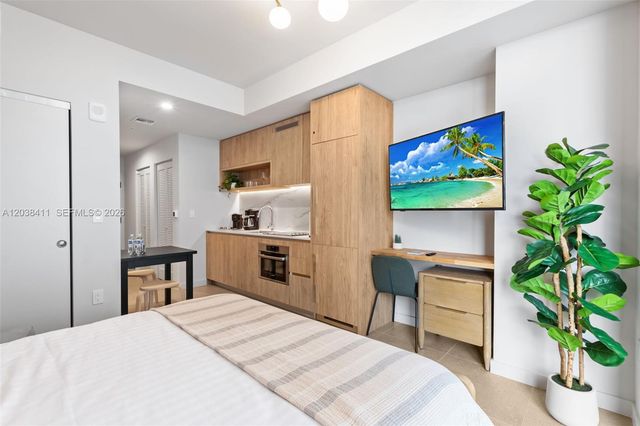 11 NE 6th St 2406, Miami, FL 33132