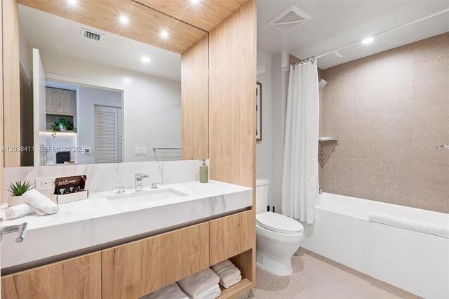 11 NE 6th St 2406, Miami, FL 33132