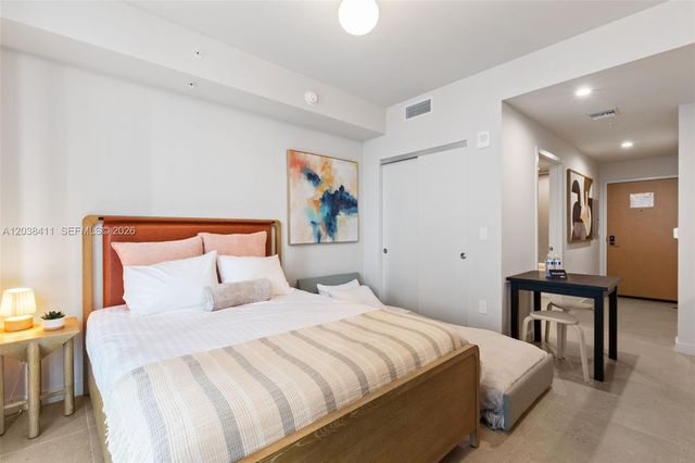 11 NE 6th St 2406, Miami, FL 33132