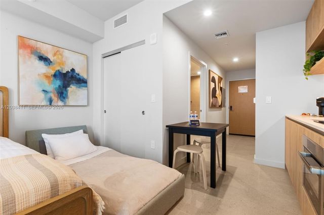 11 NE 6th St 2406, Miami, FL 33132