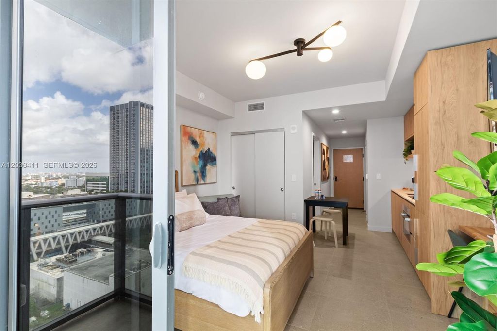 11 NE 6th St 2406, Miami, FL 33132