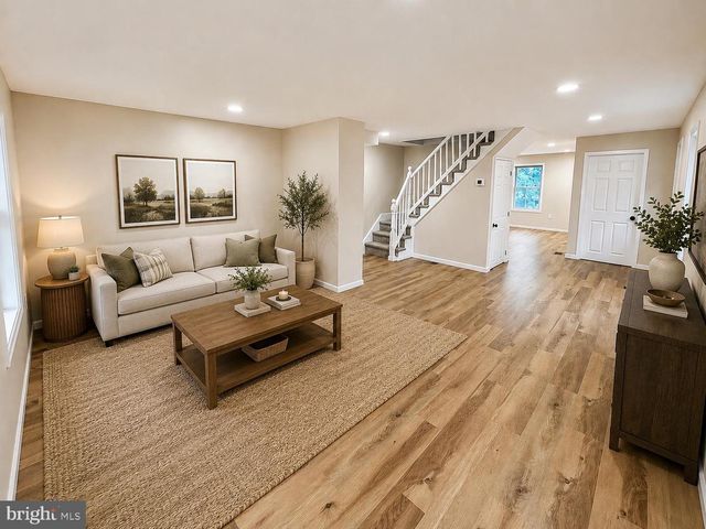 82 CENTRAL AVE, Morrisville, PA 19067
