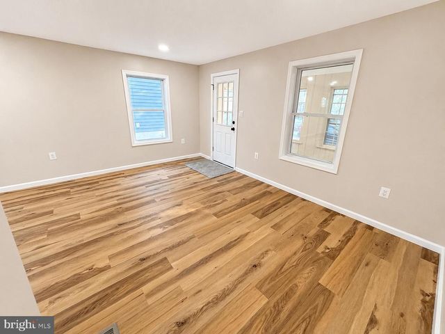 82 CENTRAL AVE, Morrisville, PA 19067