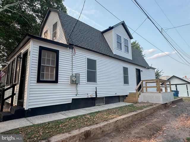 82 CENTRAL AVE, Morrisville, PA 19067
