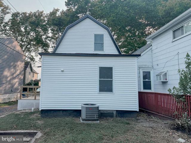 82 CENTRAL AVE, Morrisville, PA 19067
