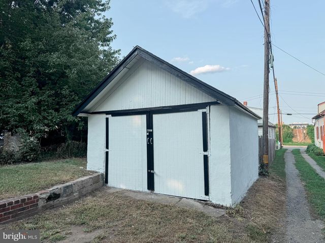 82 CENTRAL AVE, Morrisville, PA 19067